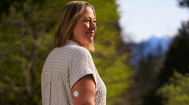 Woman wearing FreeStyle Libre sensor