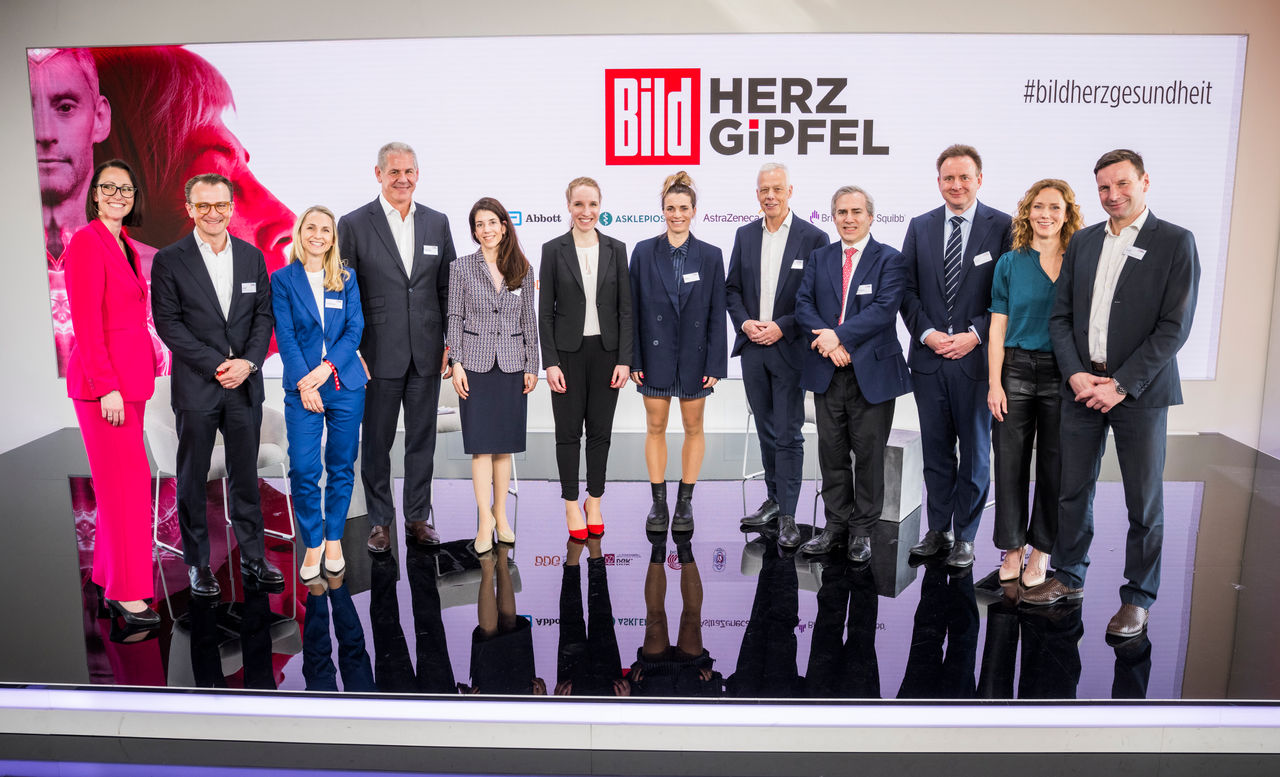 Ulf Landmesser PD Dr. med. Teresa Trenkwalder Univ.-Prof. Dr. med. Holger Thiele Prof. Dr. med. Markus Krane Prof. Dr. med. Christina Magnussens Dr. Matthias Axel Schweitzer Kati Degenhardt Prof. Dr. Julia Szendrödi, PhD Sandra Starke Thomas Voigtländer bei der Veranstaltung "BILD-Herzgipfel 2025" am 02.04.2025 in Berlin.