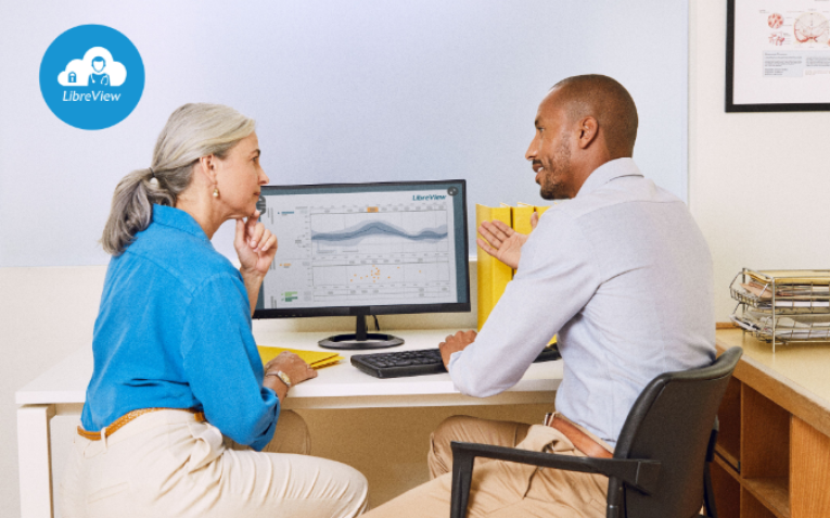 A doctor checks a patient’s glucose reports on LibreView 