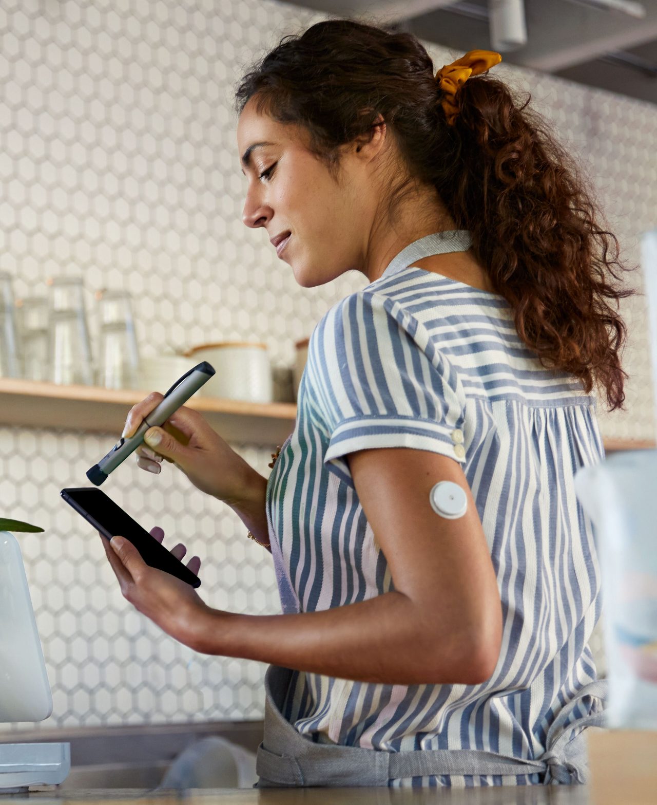 Woman wearing FreeStyle Libre 3 sensor