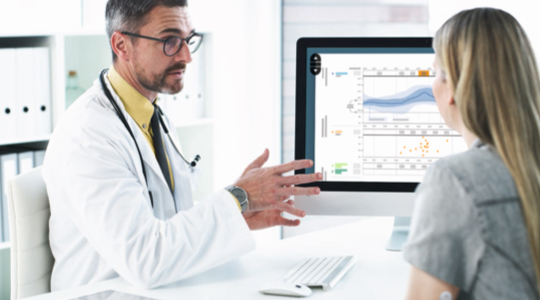 A FreeStyle Libre System Healthcare Professional showing LibreView to a patient on a computer screen.