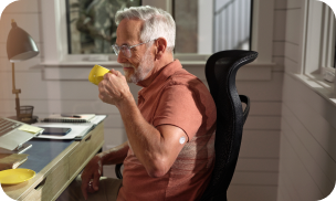 Person using a Libre sensor while working at home